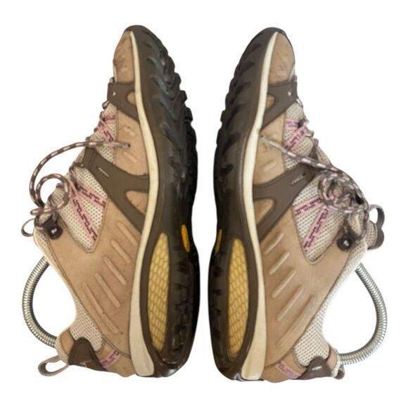 Merrell | Women’s Pink Beige Vibram Waterproof Hiking Sneaker 8 - Picture 5 of 9